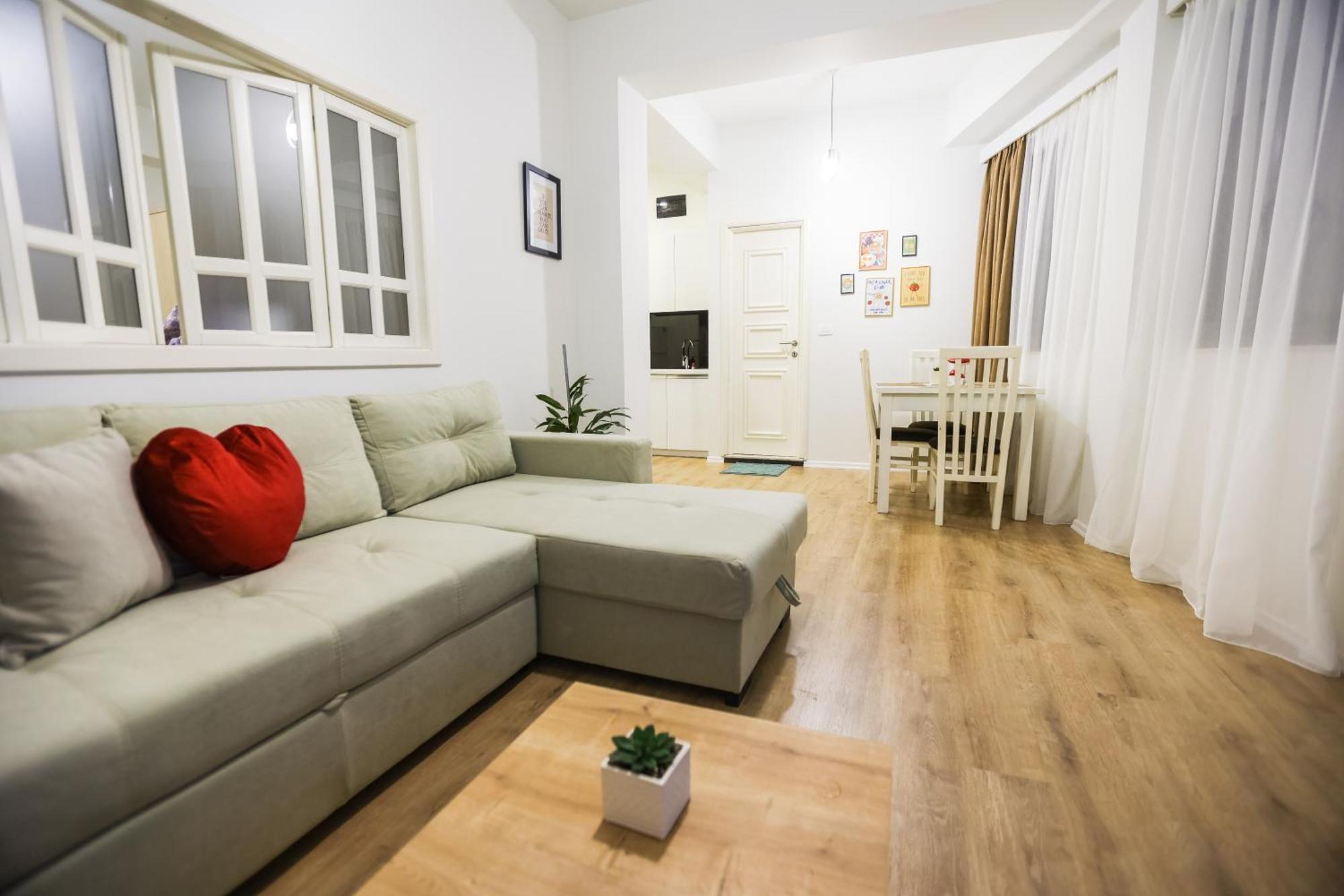 At Bazaar Central Apartment Tirana Exteriör bild